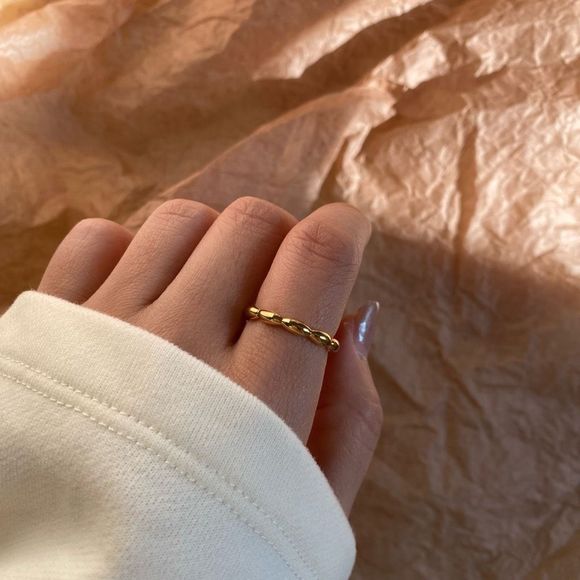 18K Gold Plated Trilly Oval Beaded Band Ring - Picture 2 of 8